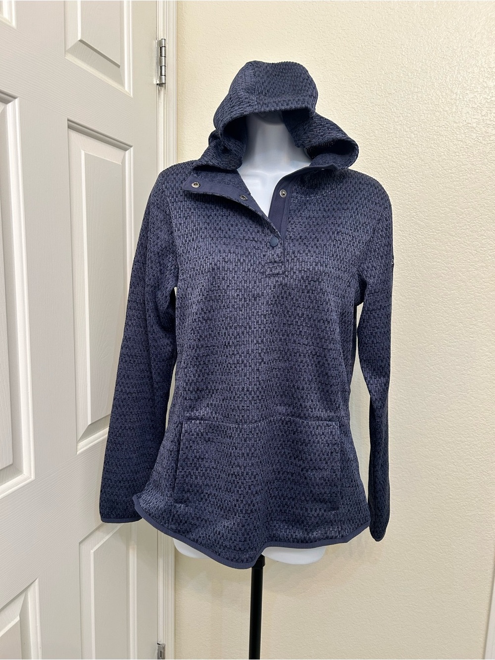 Columbia Navy Hooded Pullover In Excellent Condition 🍁